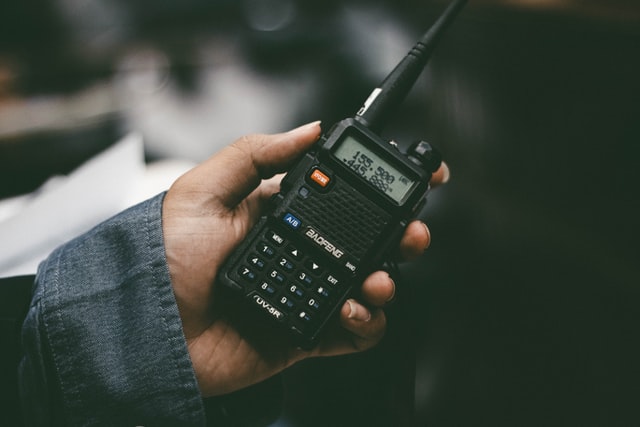 How to Use Walkie Talkies – The Getting Started Guide